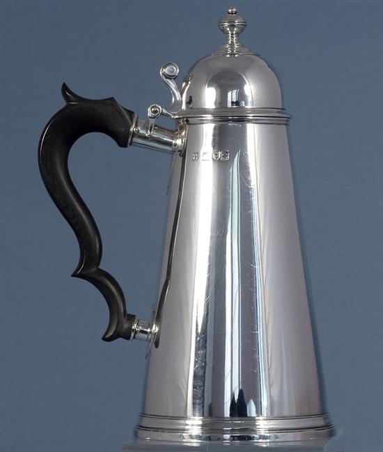 A George V silver coffee pot, by R & W Sorley, Height 8 ¾”/223mm Weight 22.5oz/638 grms